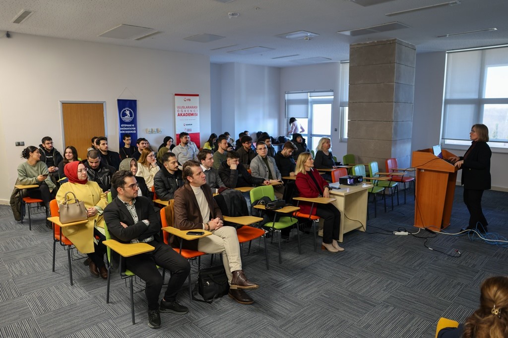 OMÜ’de "Cumhuriyet ve Kadınların Siyasal Temsili" söyleşisi