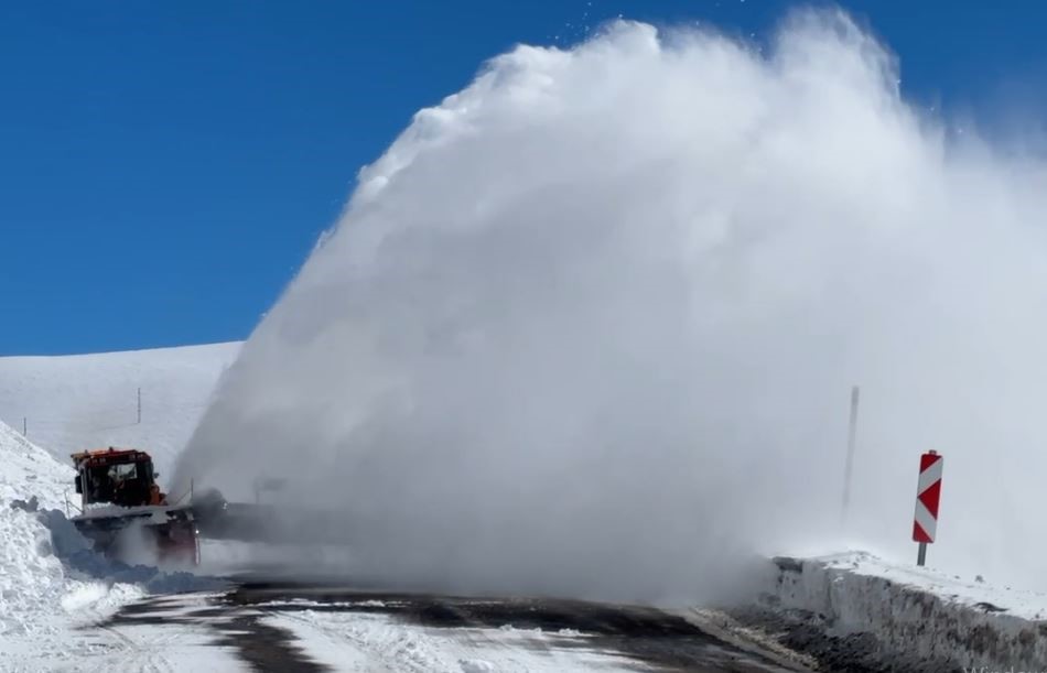 2 bin 540 rakımlı Sahara Geçidi’ne çığ düştü