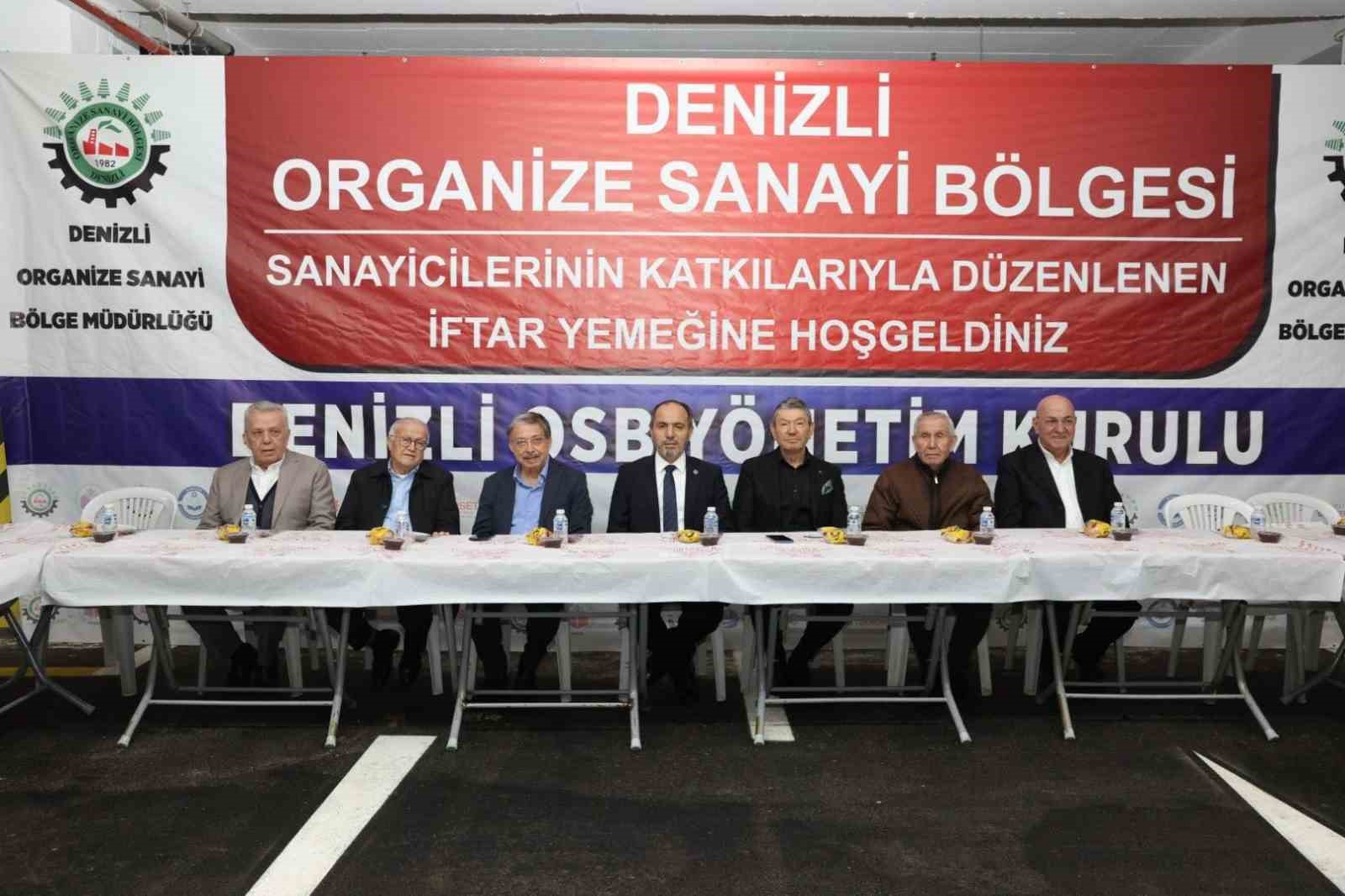 Denizli OSB Yönetim Kurulu Başkanı Baltalı ve iş insanları iftarda öğrencilerle buluştu