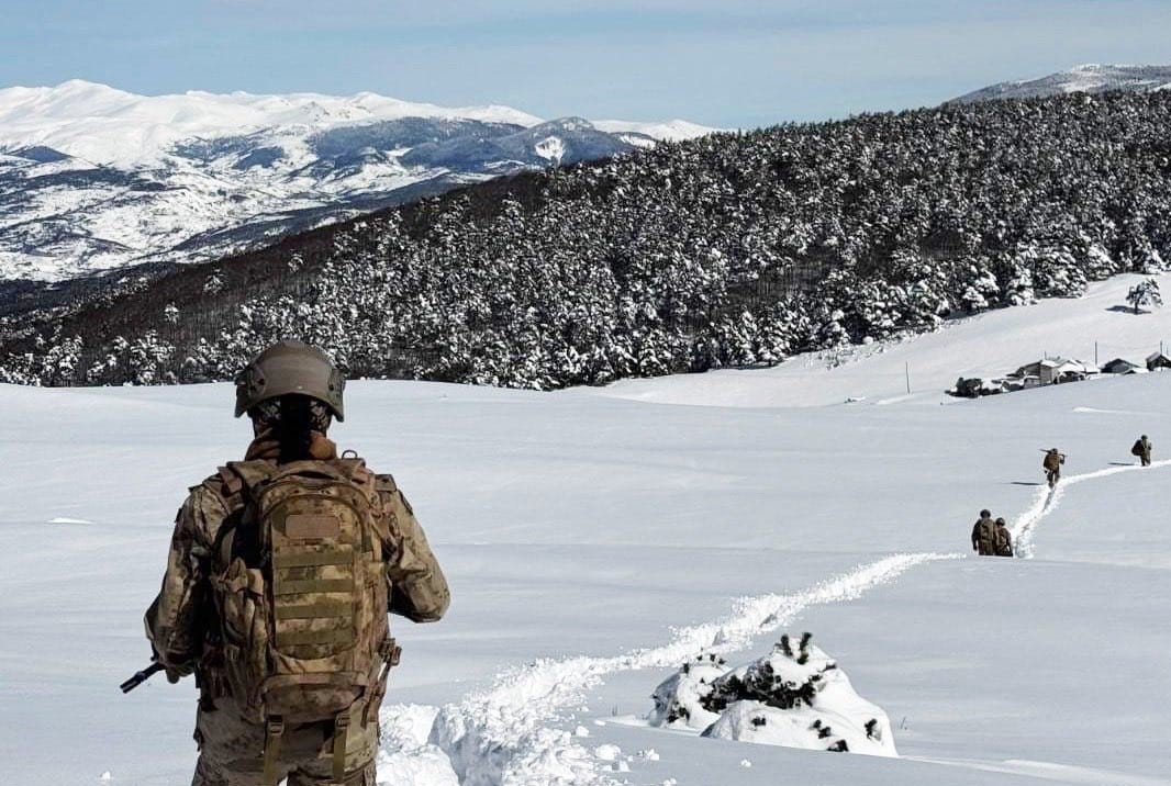 Ordu’da jandarmadan çığda arama kurtarma tatbikatı