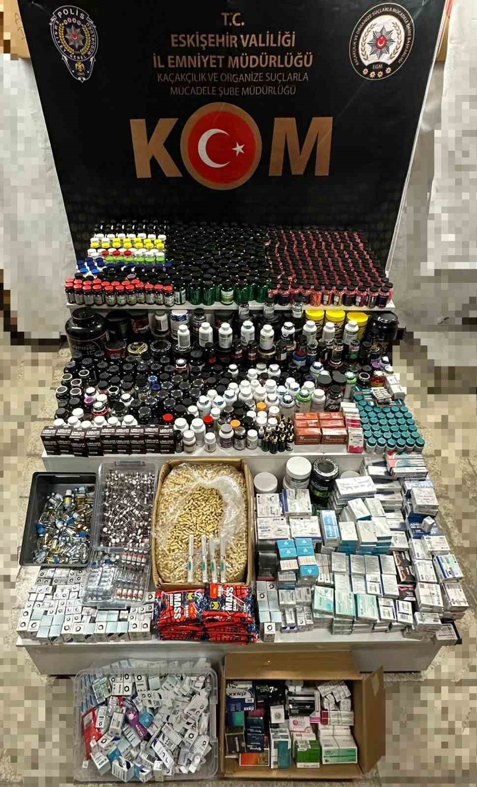 Polis 5 milyon lira değerinde kaçak ilaç ve gıda takviyesi ele geçirdi