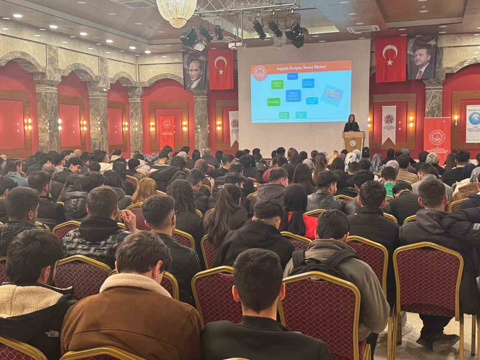 Fırat Üniversitesi öğrencilerine kadına yönelik şiddetle mücadele eğitimi