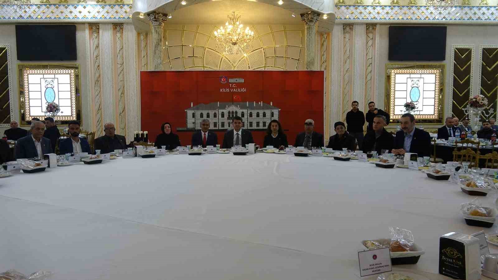 Kilis Valisi Kalaylı, muhtarlarla iftar programında buluştu