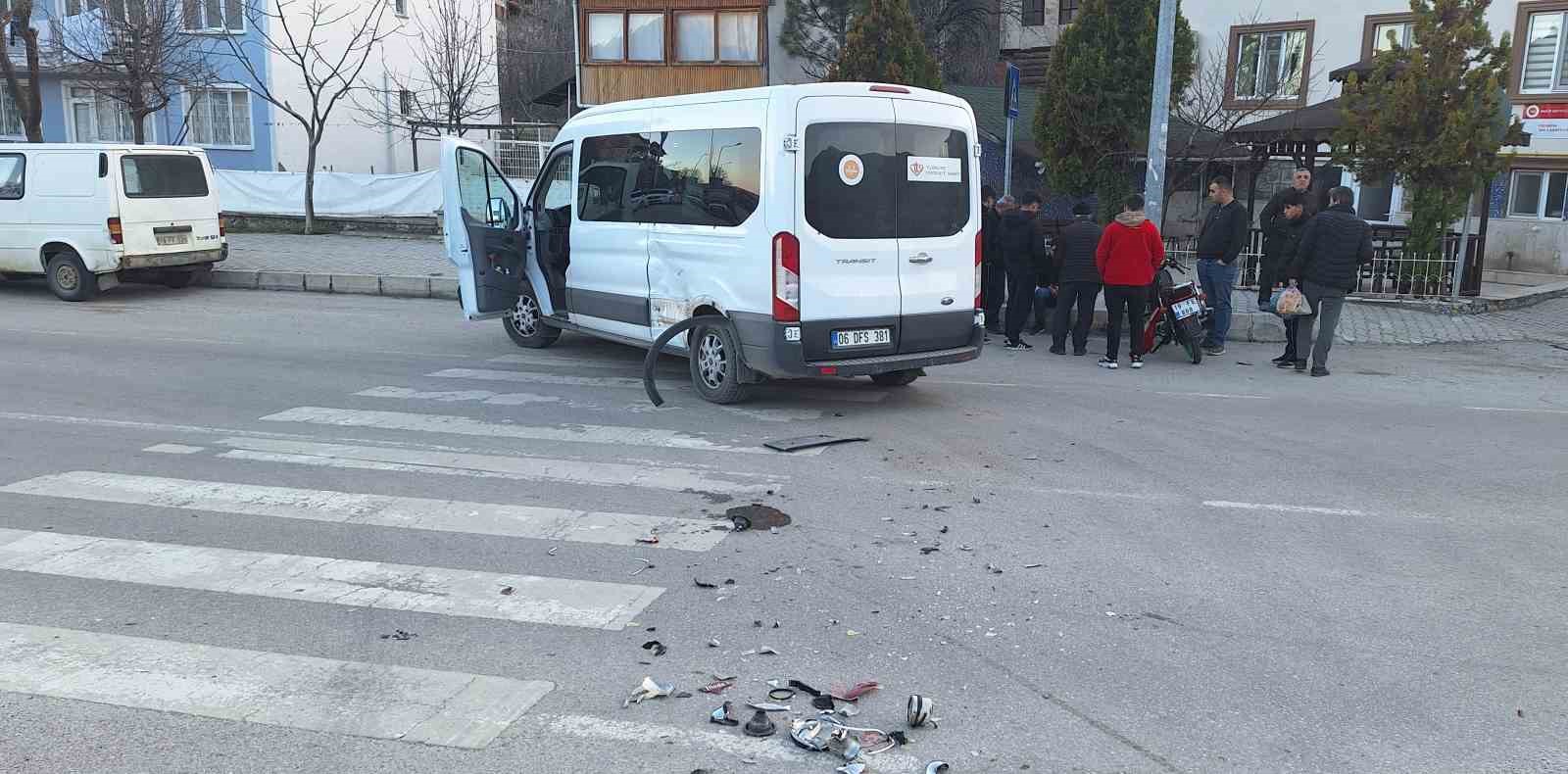 Çorum’da minibüs ile motosiklet çarpıştı: 1 yaralı