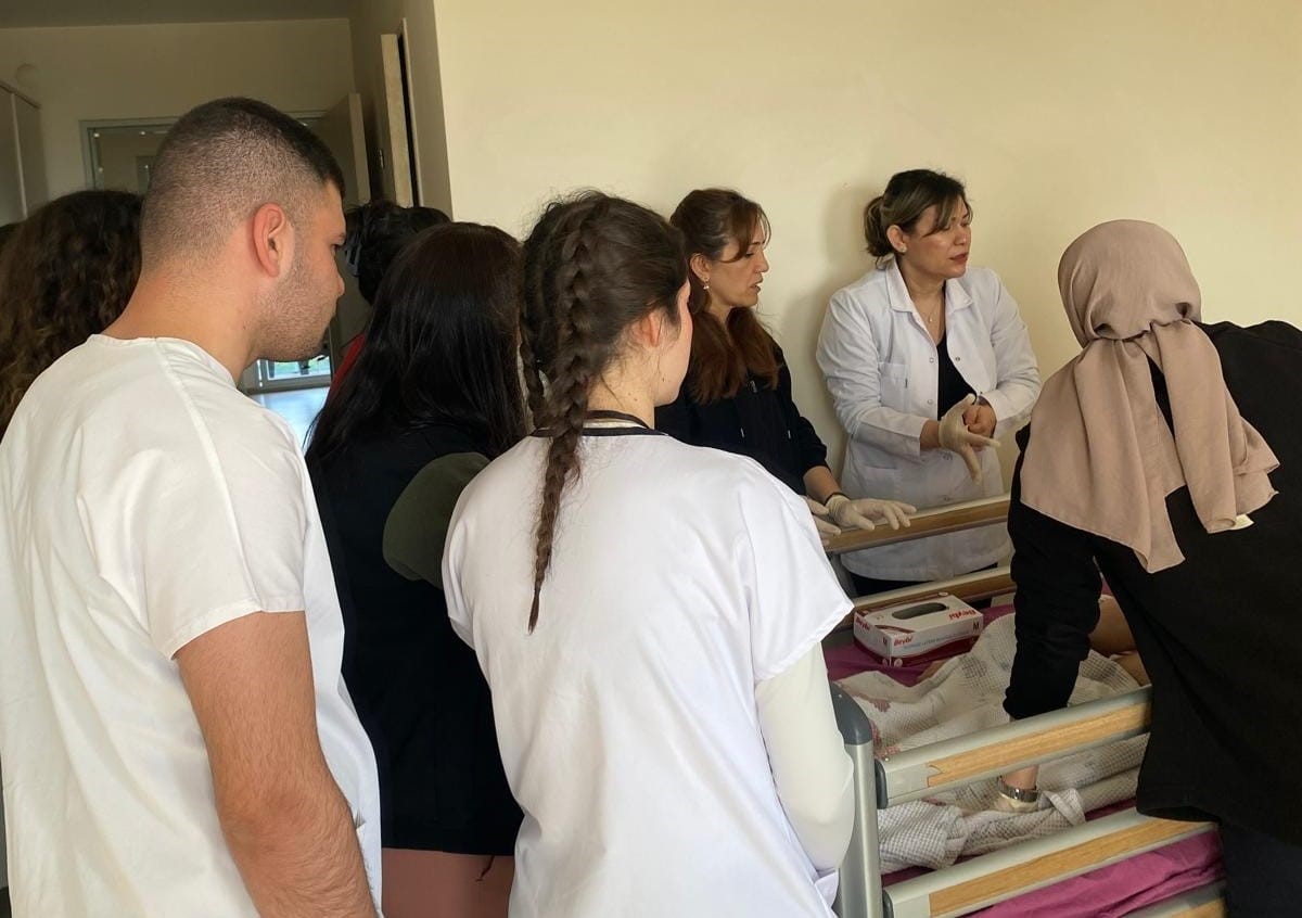 "Yara Bakımı Eğitimi" uygulamalı olarak yapıldı