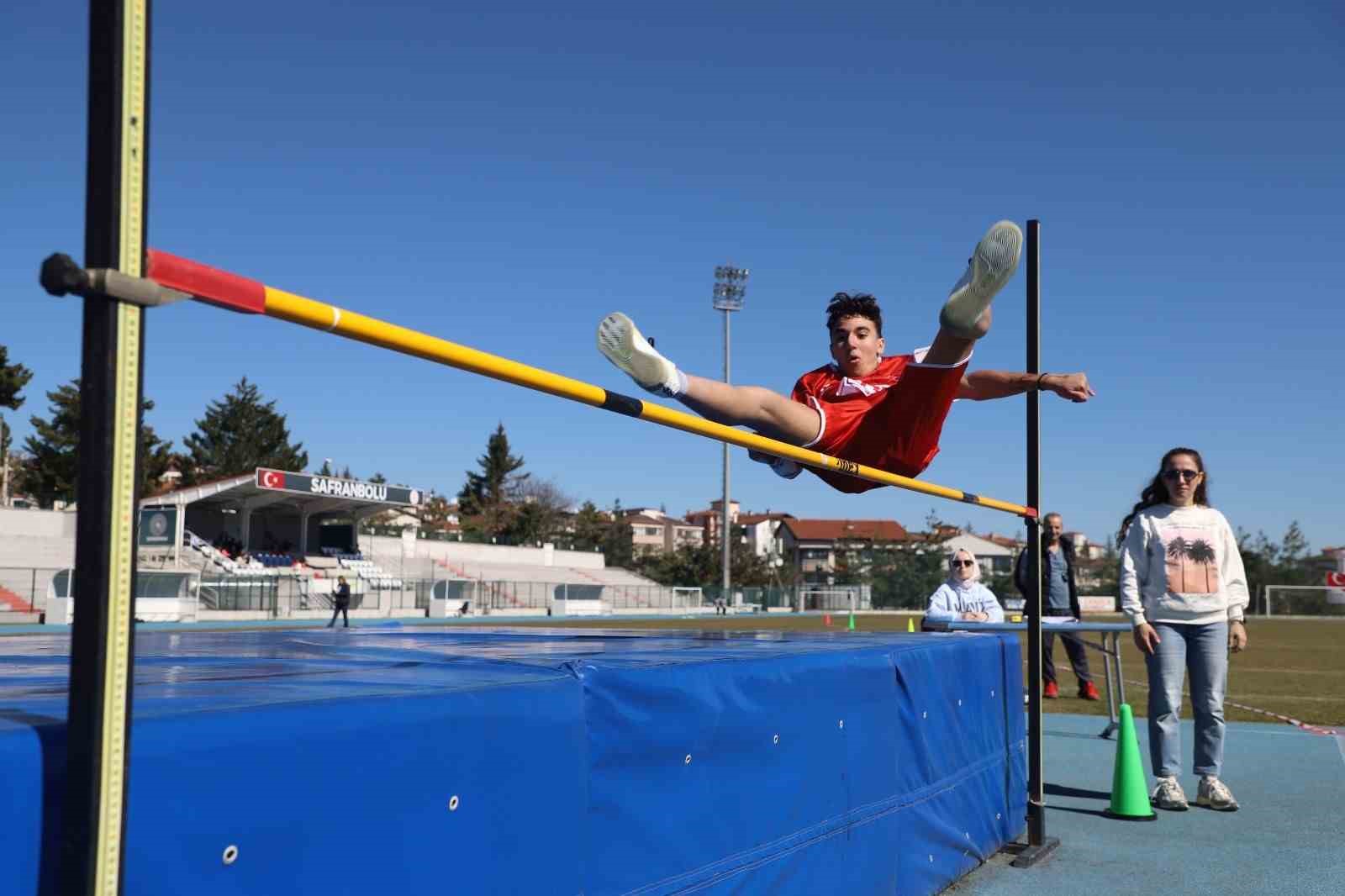 Safranbolu’da okul sporları atletizm yarışları gerçekleşti