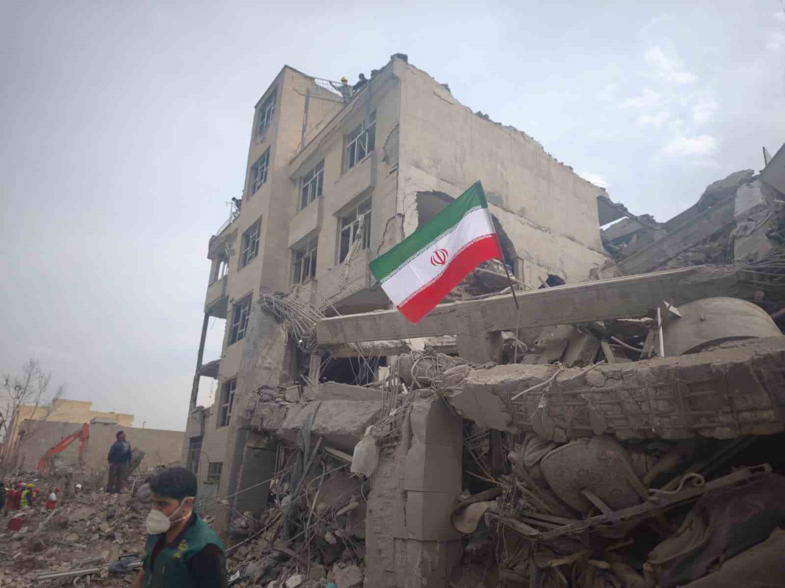 İran’da 40 kişinin hayatını kaybettiği Risalet Meydanı yerle bir oldu