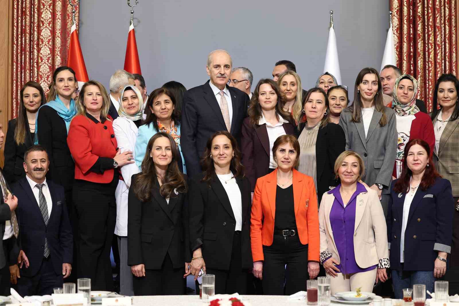 TBMM Başkanı Kurtulmuş: "Birilerinin bölüp parçaladığı bu coğrafyayı derleyip toparlamak bizim milletimize düşer, Türkiye’ye düşer"