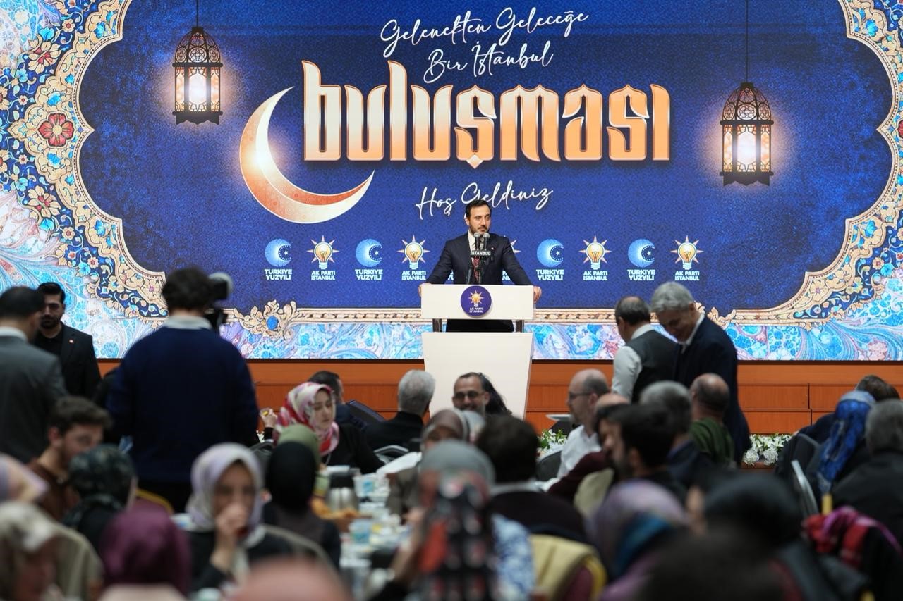 AK Parti’nin "Gelenekten Geleceğe İftarı"nda 400 usta sanatçı bir araya geldi