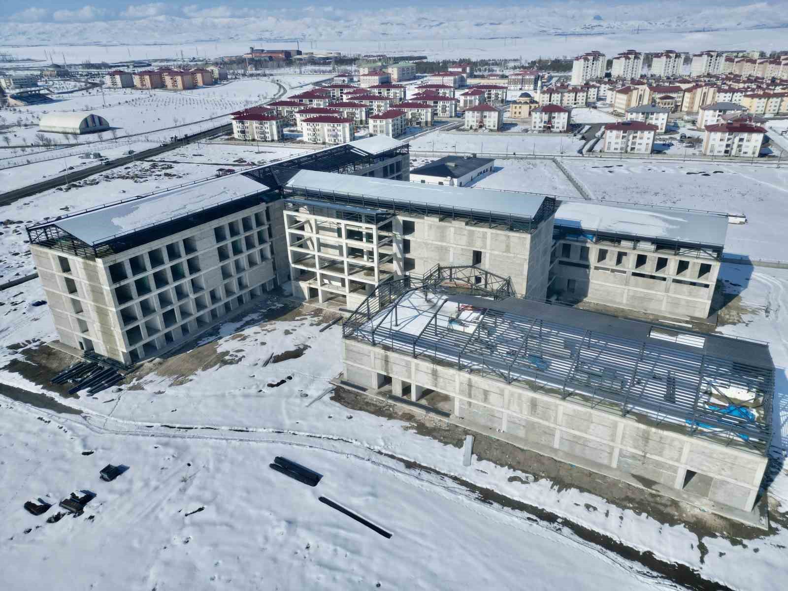 Ağrı’da deprem izolatörü bulunan ilk hastane hizmete hazırlanıyor