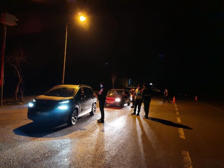 Bilecik’te yol kontrol faaliyetinde 498 kişi sorgulandı