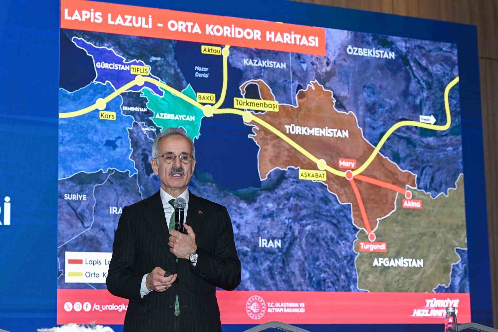 Bakan Uraloğlu: "Gerek otoyollarda gerekse de bir kısım yollarda artık ağır bakımlar da yapmaya başladık"