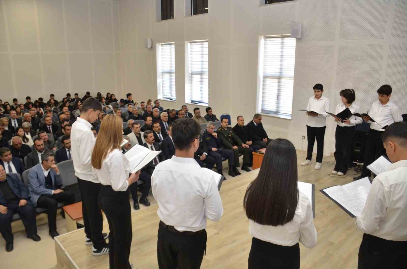 Besni’de İstiklal Marşı’nın ruhunu öğrenciler yaşattı