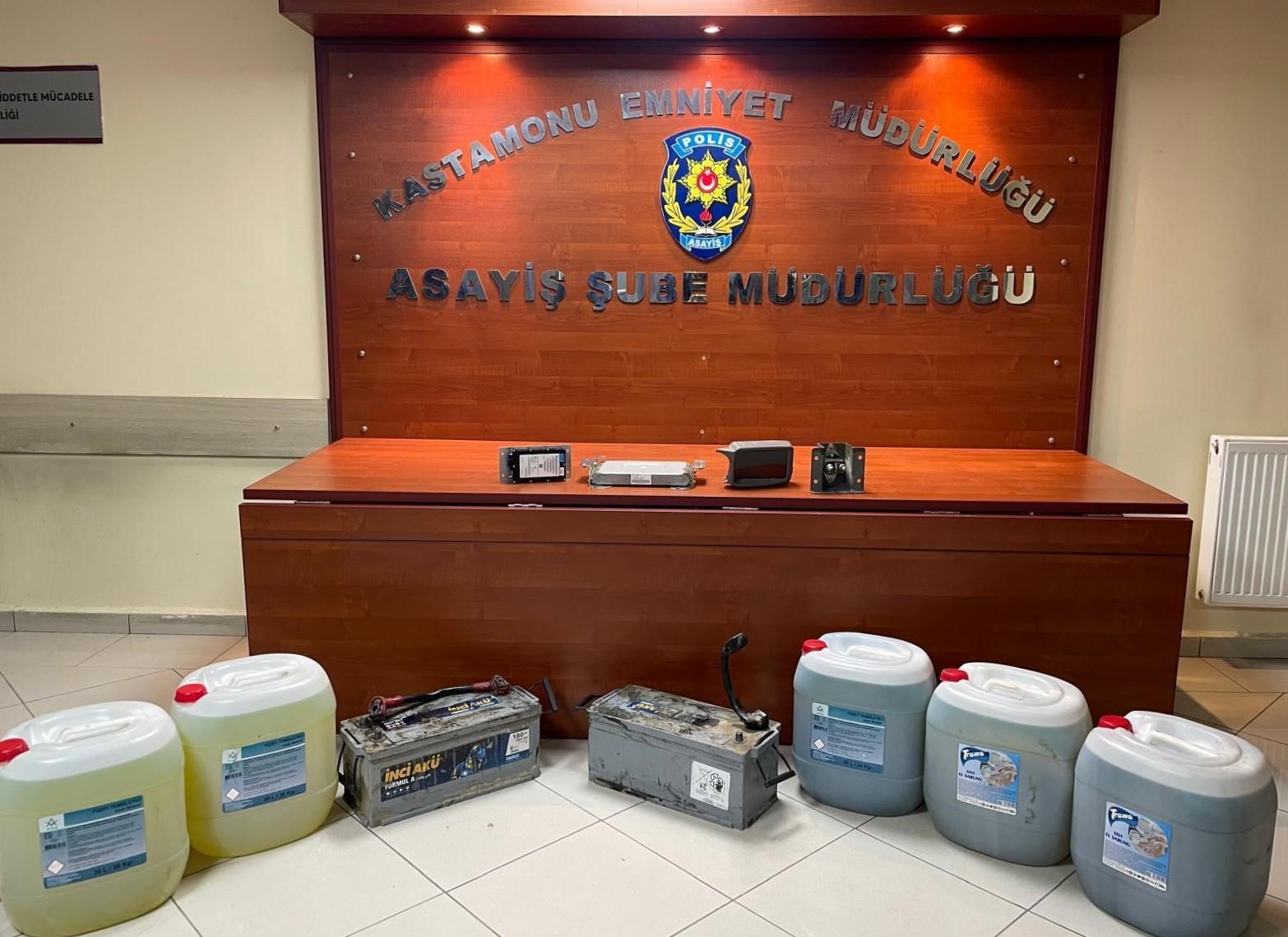 Kastamonu’da iş makinesinden hırsızlık yapan 2 şüpheli yakalandı