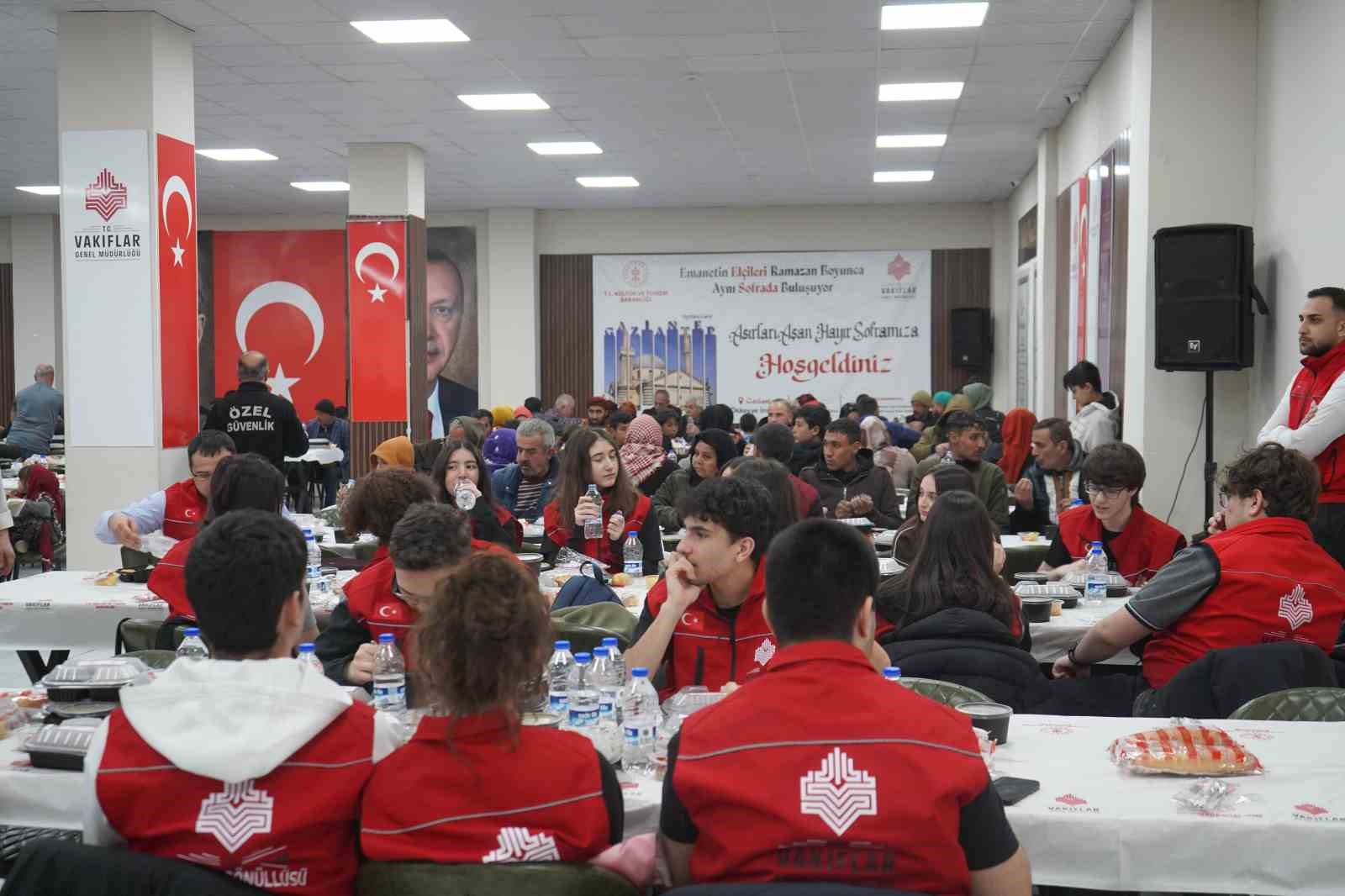Gaziantep Kolej Vakfı öğrencileri, gönül sofrasında buluştu