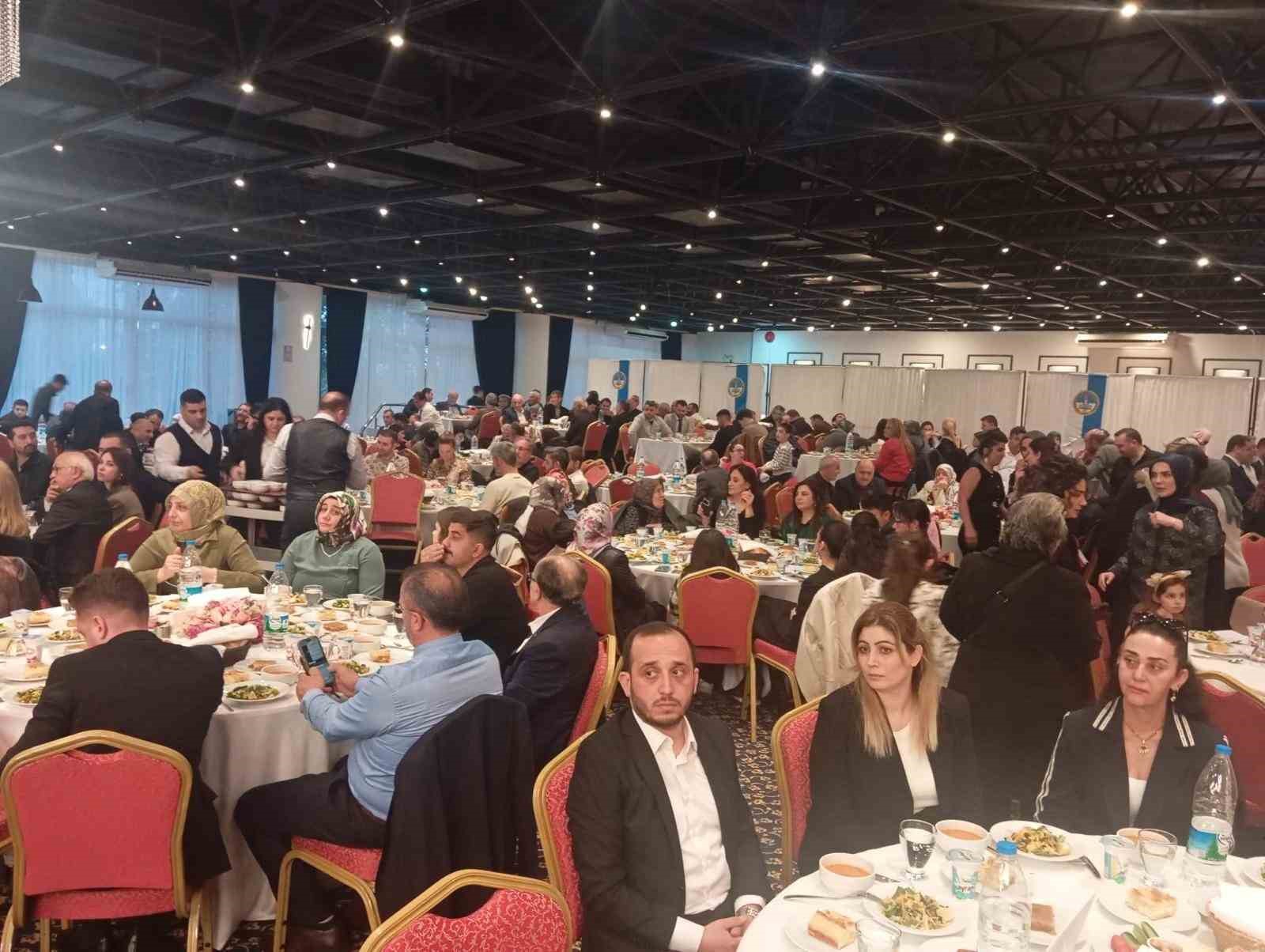 İzmir’de Erzurumlular iftar programında buluştu