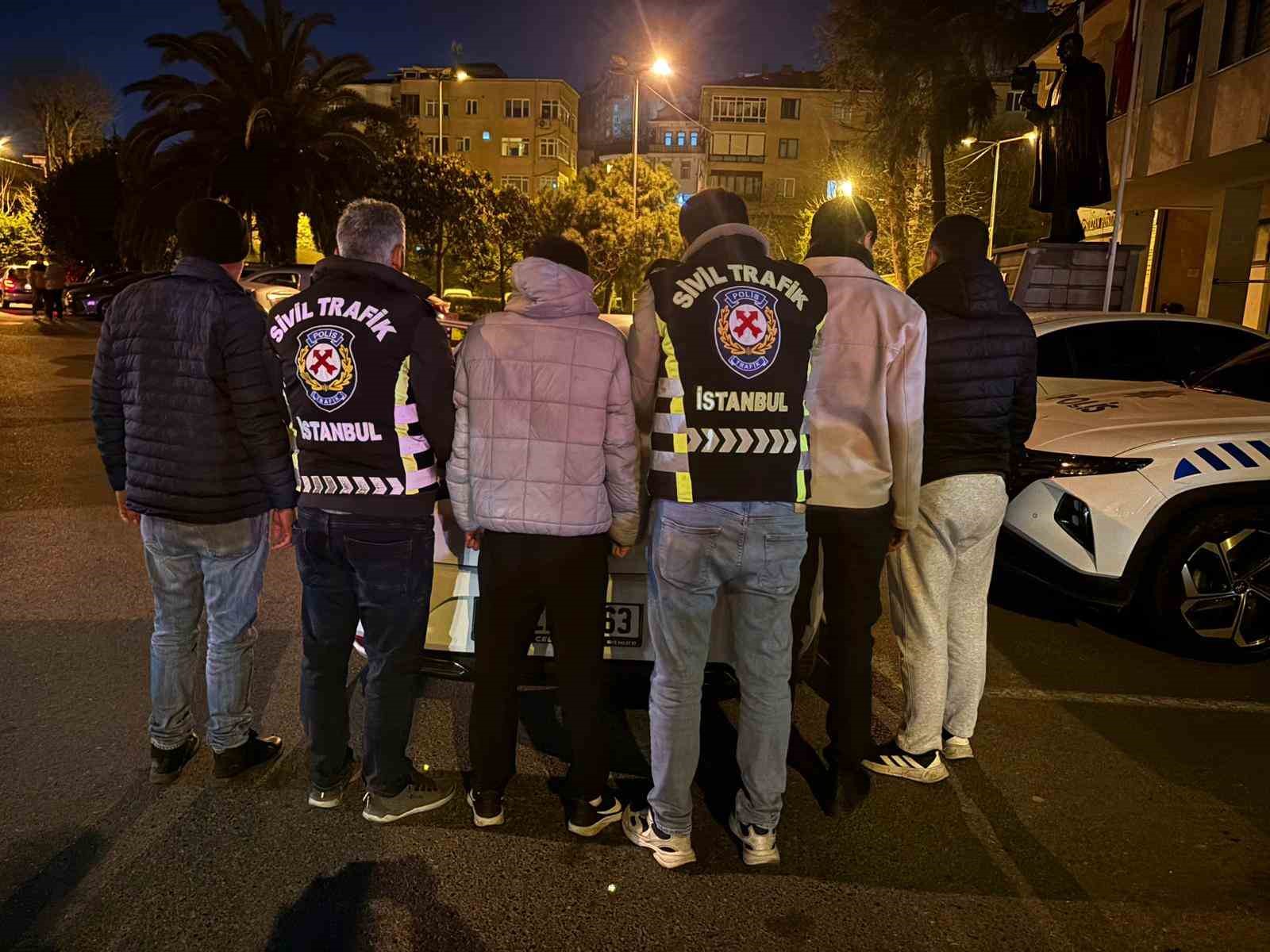 Eyüpsultan’da "yol verme" kavgasında birbirlerine girdiler: 4 kişiye toplamda 726 bin lira para cezası kesildi