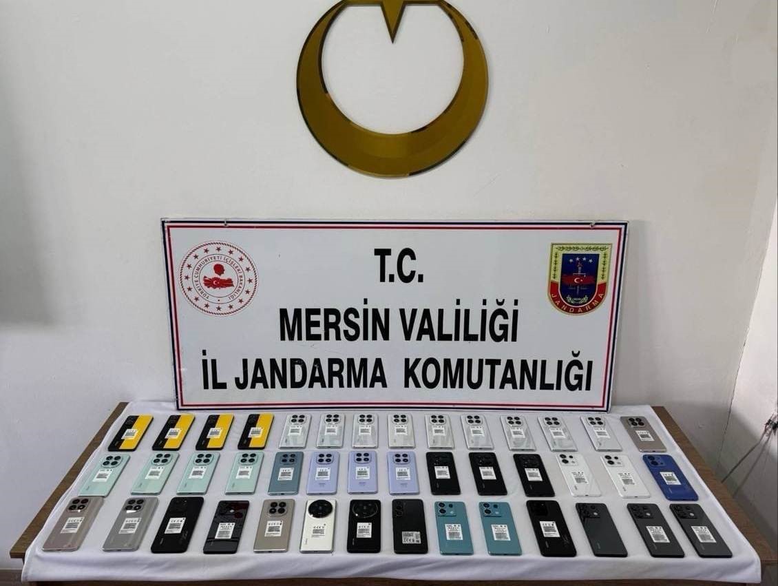Mersin’de 800 bin liralık gümrük kaçağı telefon ele geçirildi
