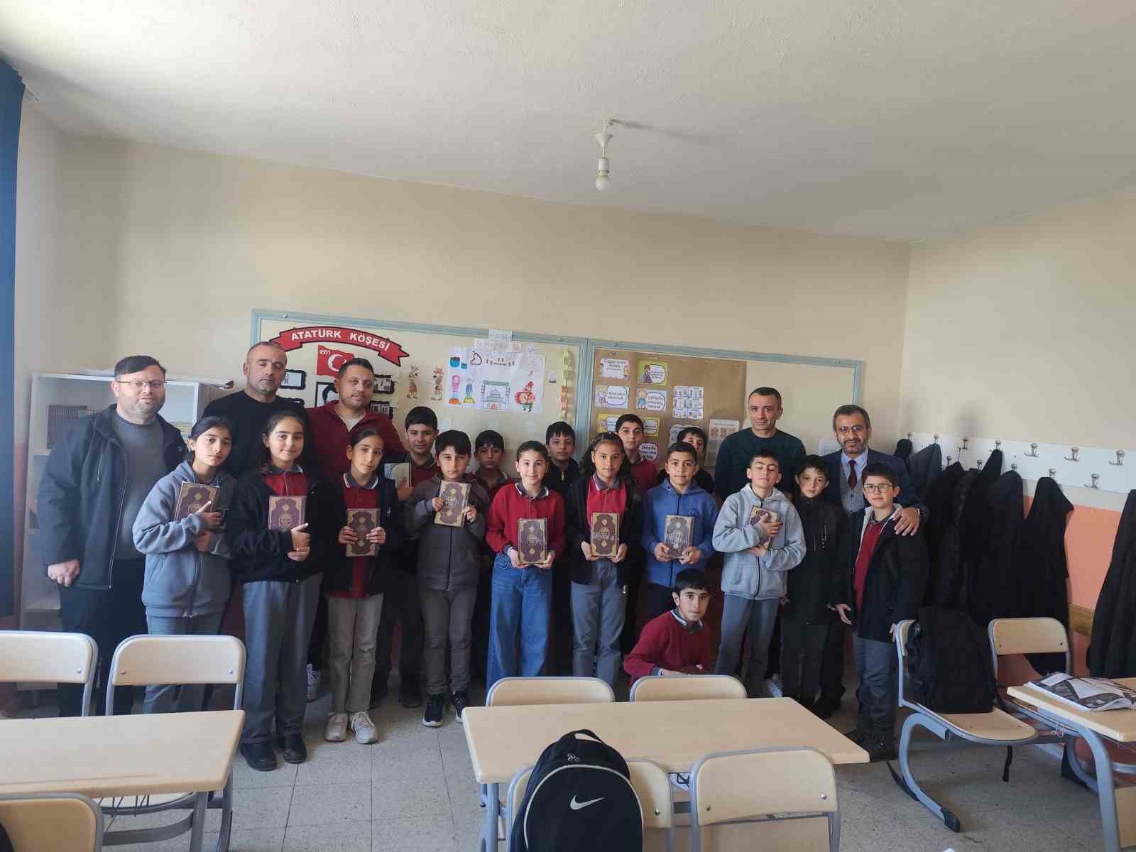 Gençlerin yolu Kur’an ile aydınlanıyor