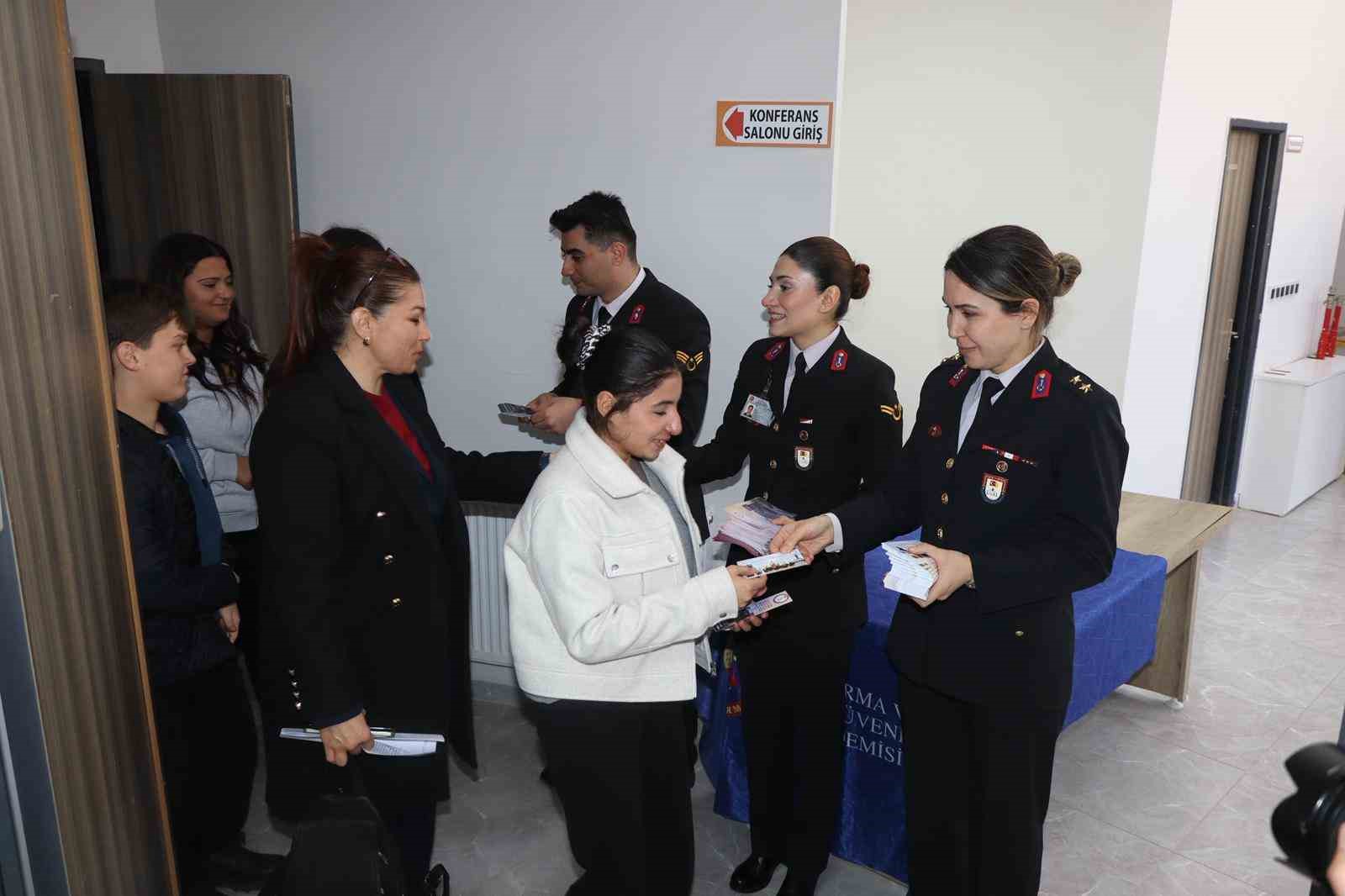 Jandarma ve Sahil Güvenlik Akademisi’nden öğrencilere kariyer tanıtımı