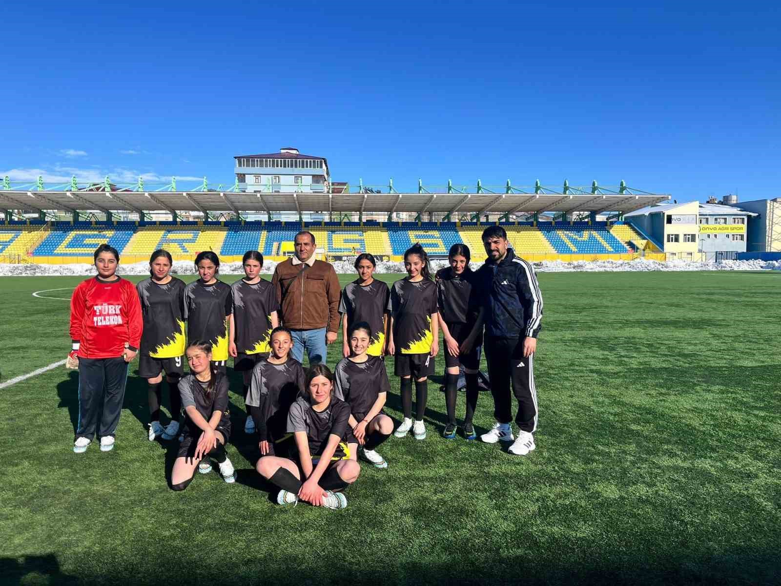 Digorlu kızlar Türkiye yarı finallerinde Kars’ı temsil edecek