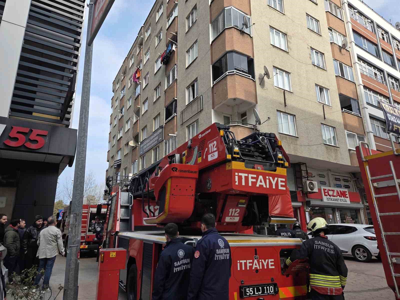 Bulaşık makinesi alev aldı, yangın büyümeden söndürüldü