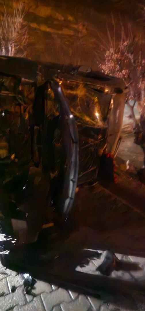 Park edilen araç yan yattı: Sürücü ağır yaralandı