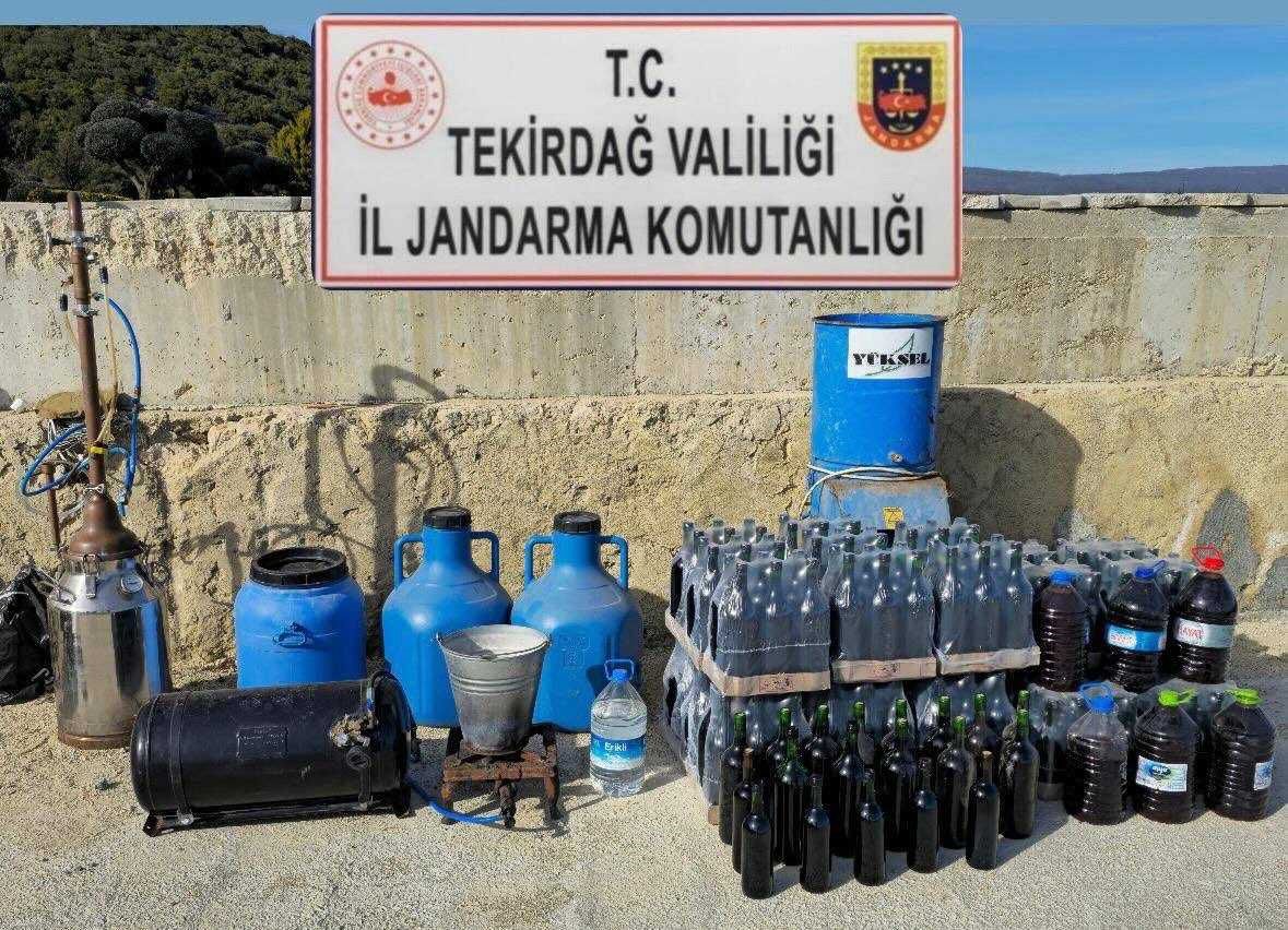 Şarköy’de jandarmadan operasyon: Uyuşturucu, silah ve kaçak içki ele geçirildi