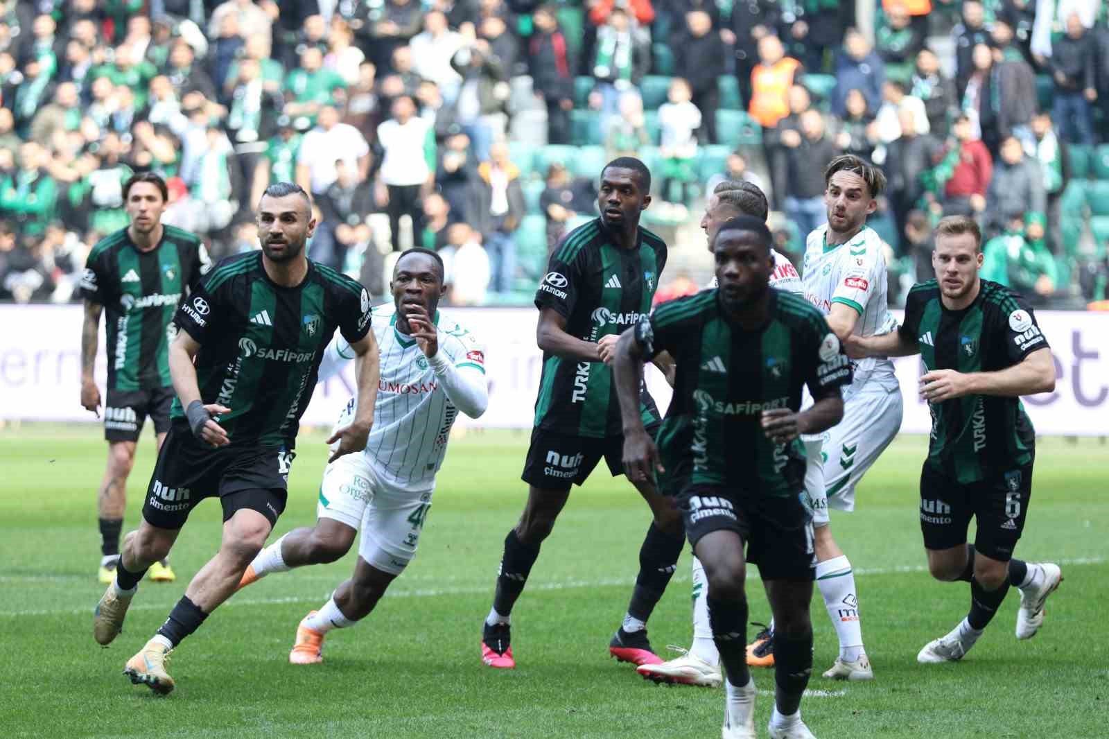 Trendyol Süper Lig: Kocaelispor: 0 - Konyaspor: 0 (İlk yarı)