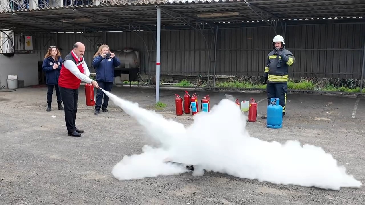 Alevlere karşı eğitim: Tarım personeli yangınla mücadeleyi sahada öğrendi