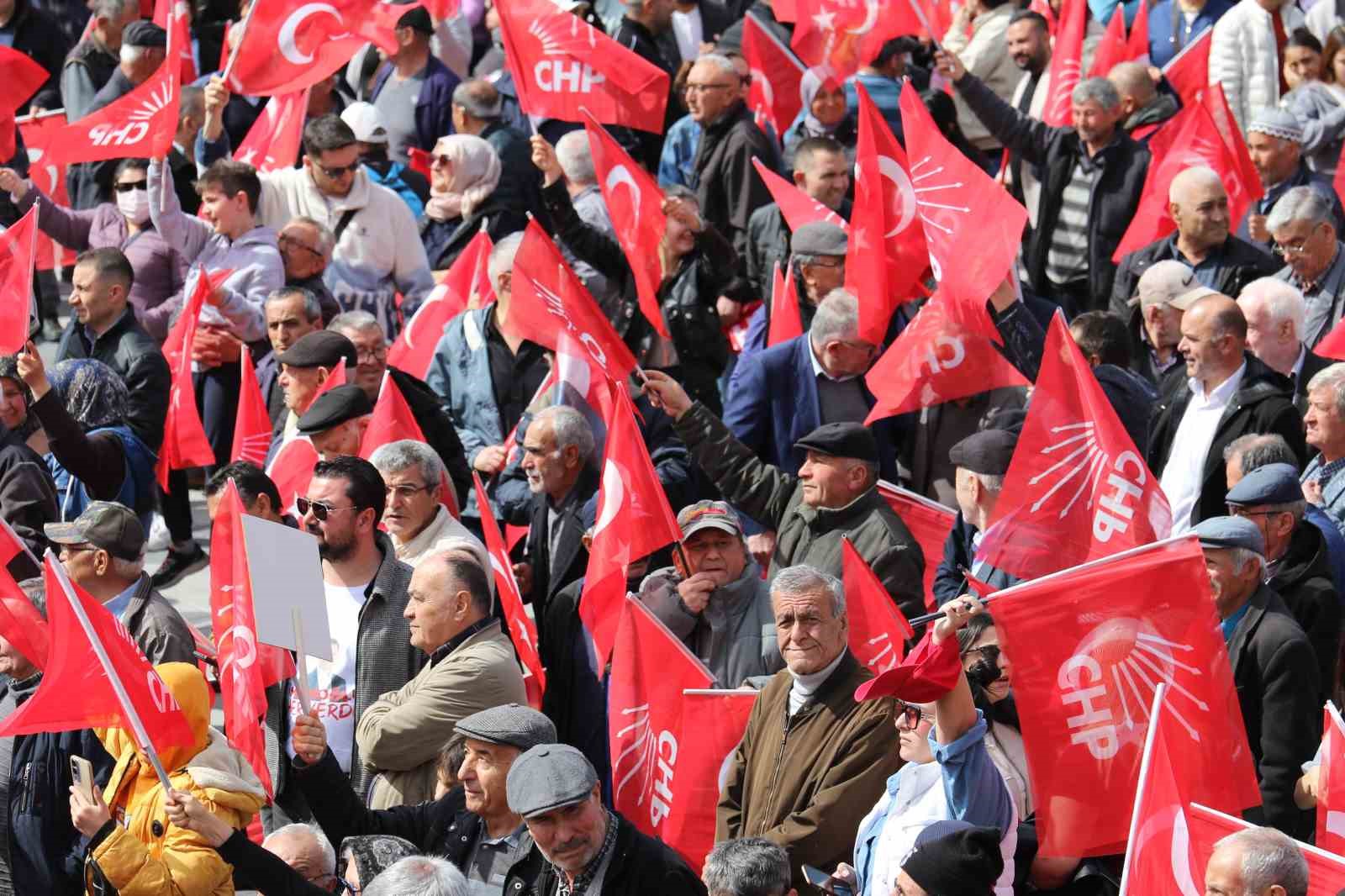 CHP Genel Başkanı Özel: "Kapı kapı gezeceğiz, sokak sokak dolaşacağız, neyi, nasıl düzelteceğimizi söyleyeceğiz"