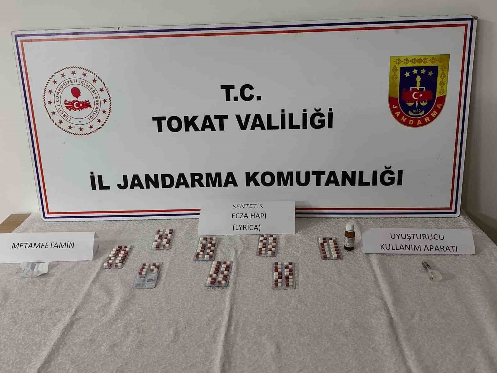 Tokat’ta araçta sentetik hap ve uyuşturucu madde bulunan şüpheli, adli kontrolle serbest kaldı