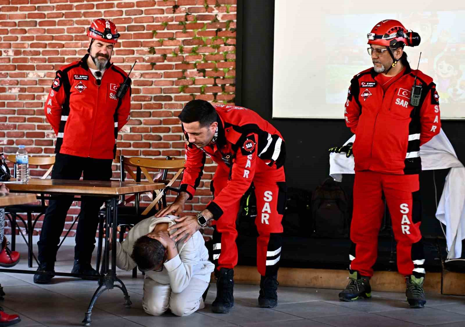 Muratpaşa Belediyesi’nden özel bireylere afet farkındalık eğitimi