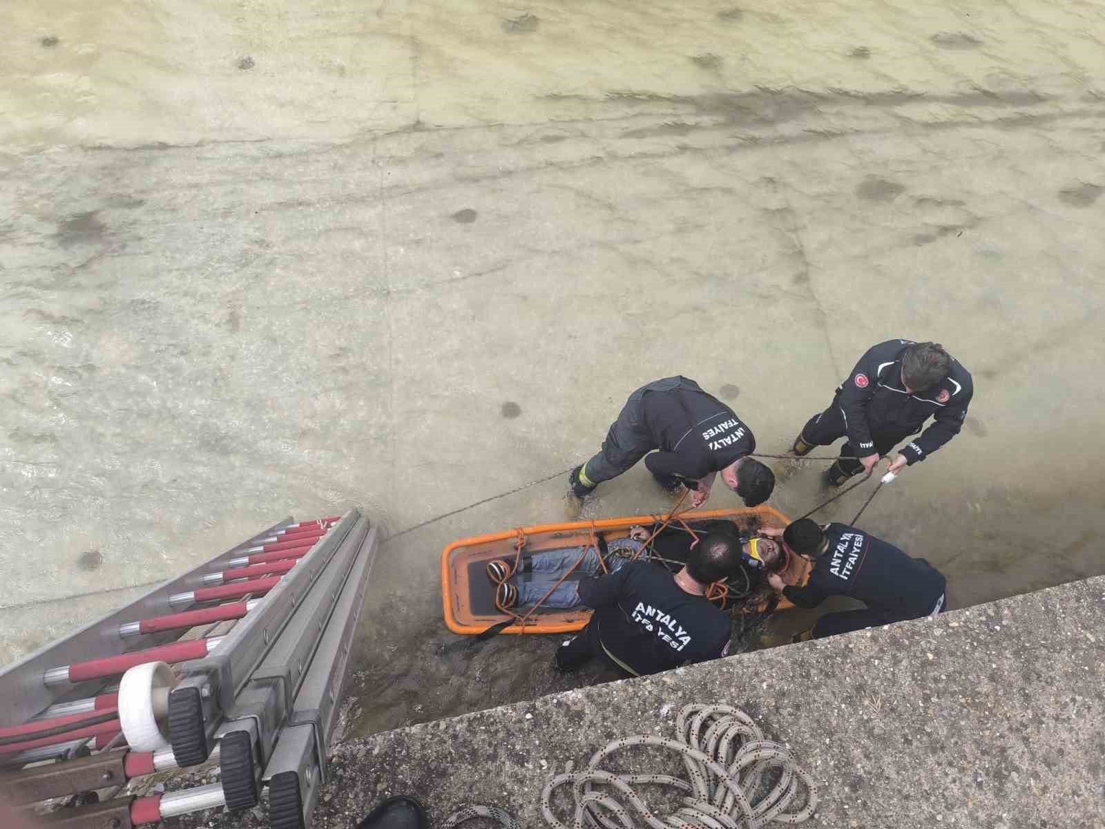 Alanya’da çaya düşen şahıs ekipler tarafından kurtarıldı