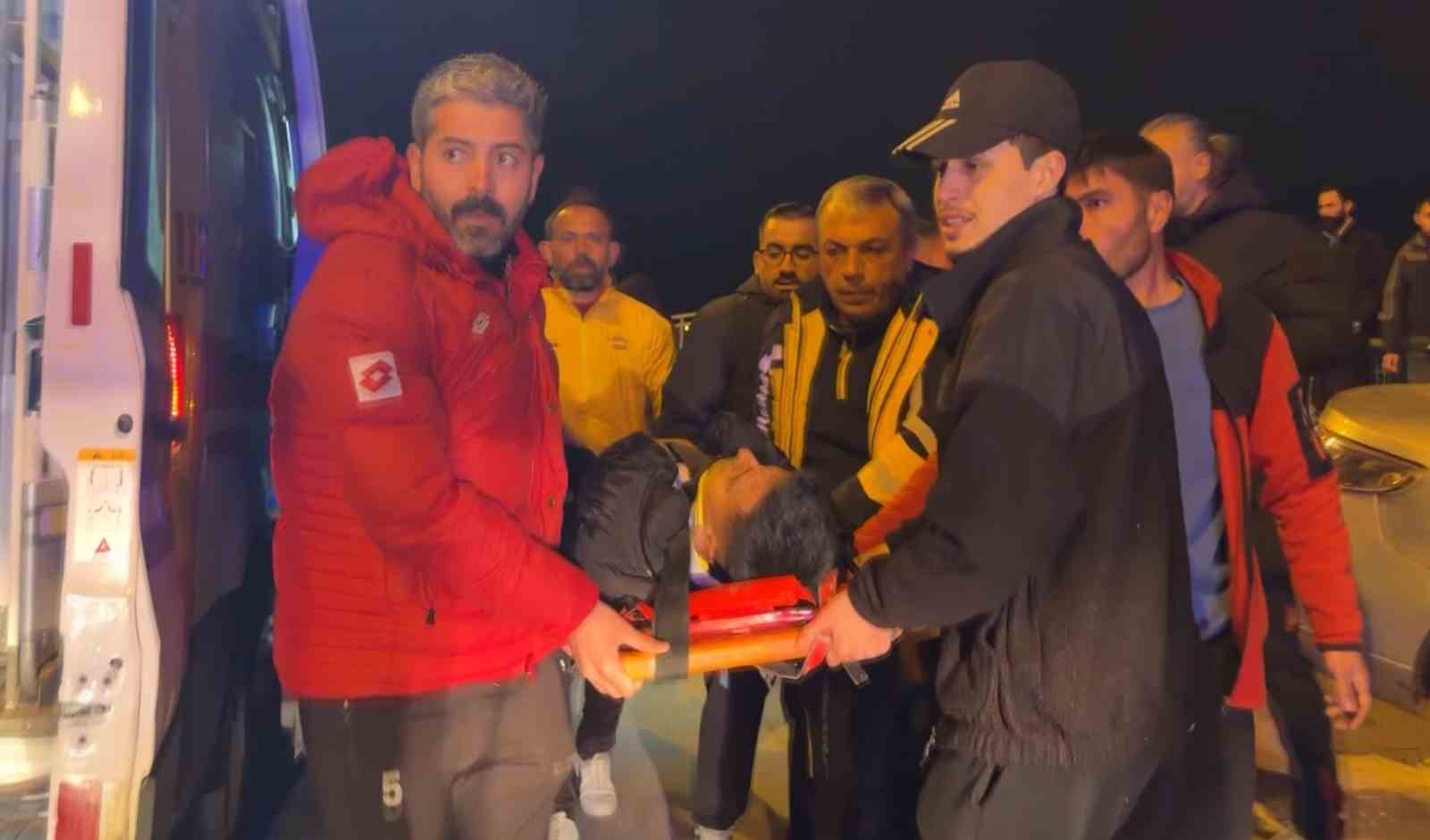 Otomobil önce direğe sonra duvara çarptı: 1 yaralı