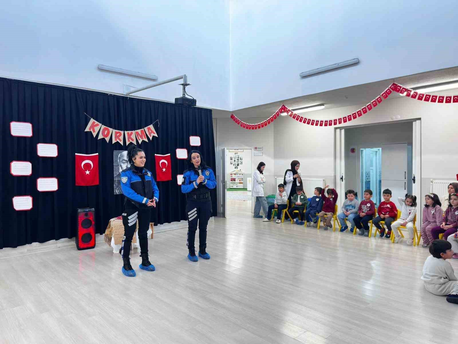 Polislerden öğrencilere güvenlik eğitimi