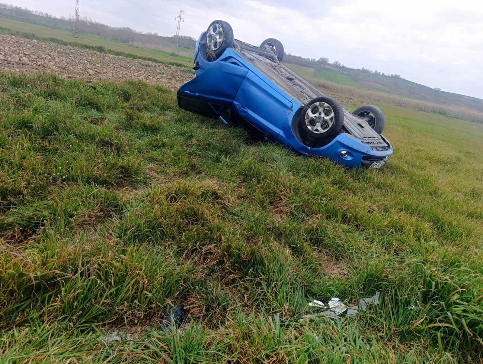 Pehlivanköy’de taralaya uçan otomobilin sürücüsü yaralandı