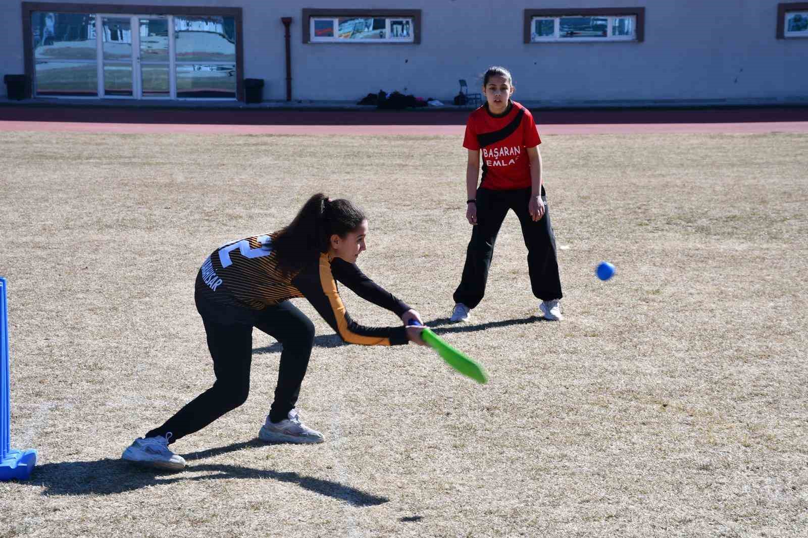 Küçük Kızlar Kriket Müsabakaları sona erdi