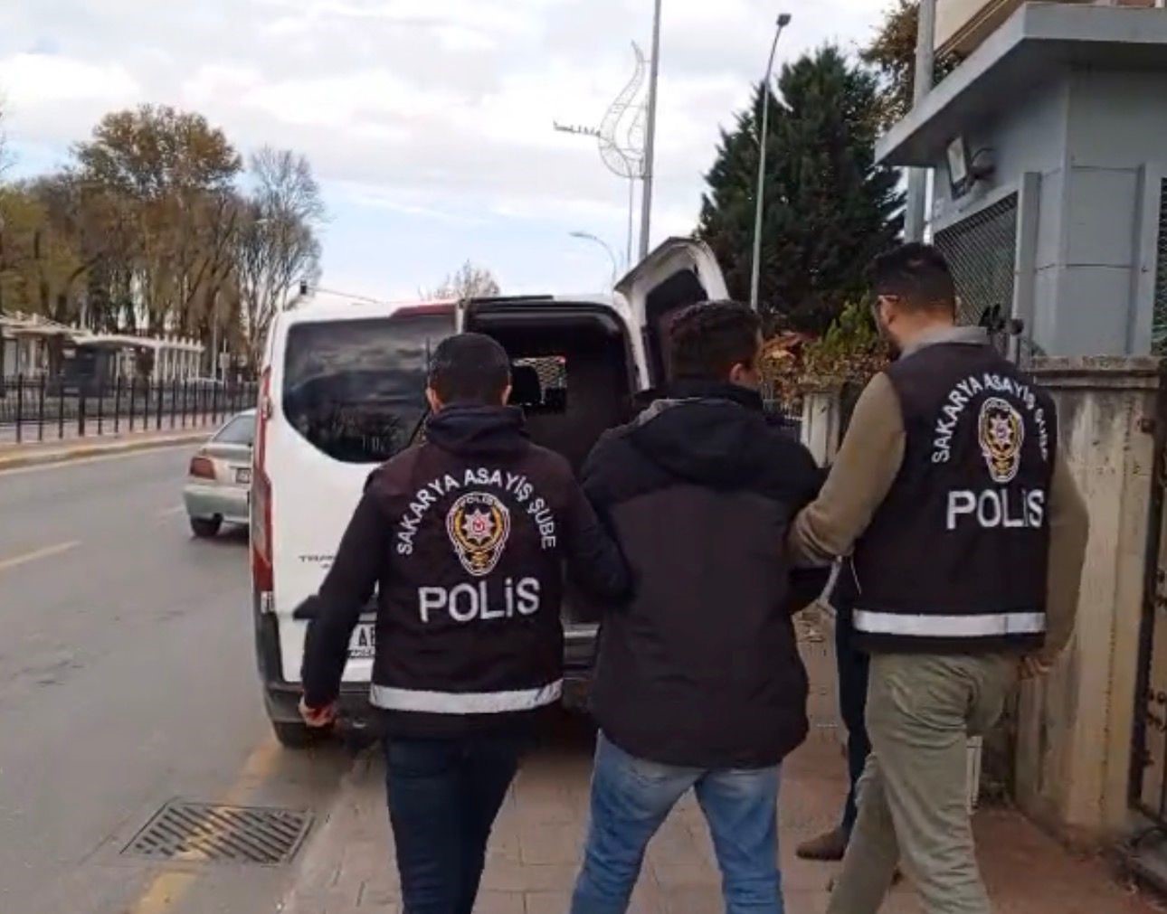 Sakarya emniyeti bir ayda aranan 325 şahsı yakaladı