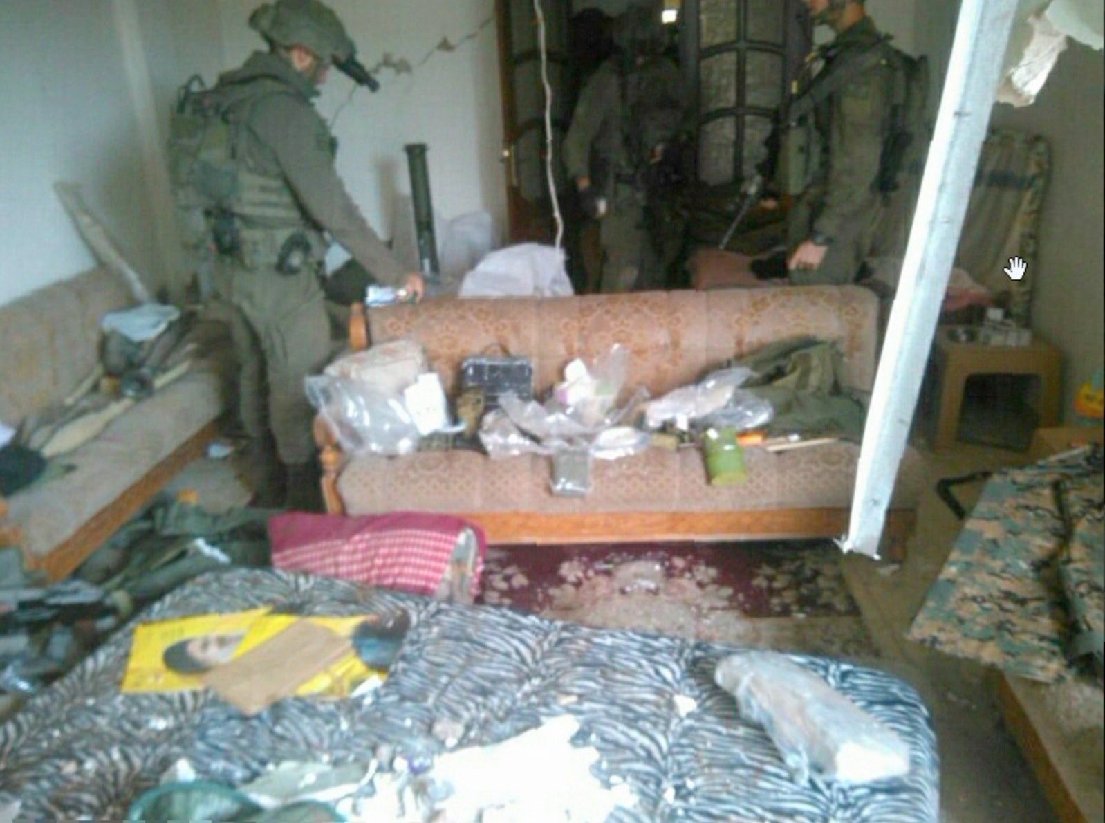 İsrail, Lübnan’da Hizbullah’a ait silah deposunu vurdu: 2 ölü