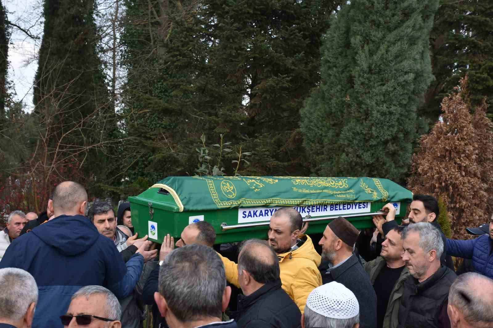 Traktör altında kalarak can veren sürücü son yolculuğuna uğurlandı