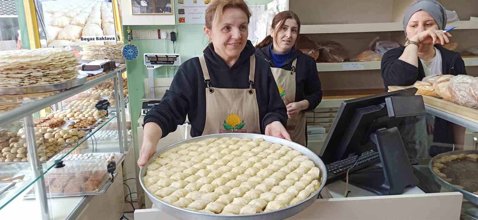 Devrek’in tescilli beyaz baklavası bayram sofralarına hazırlanıyor