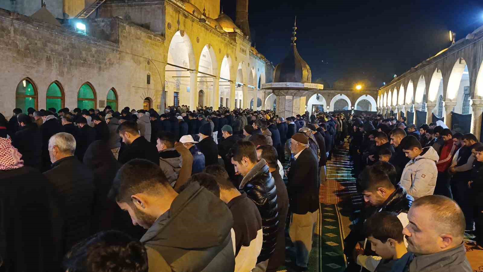 Peygamberler şehrinde Kadir Gecesi coşkusu