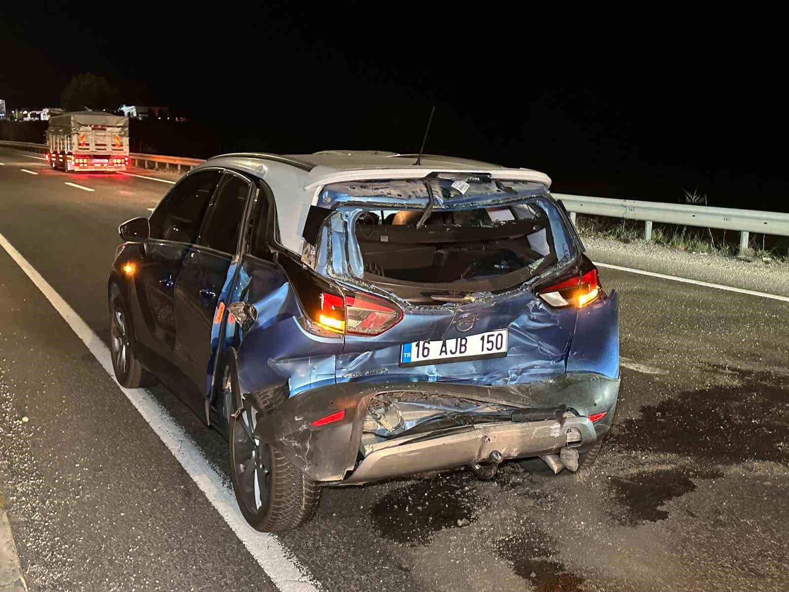 Uşak’ta tır ile otomobilin çarpışması sonucu aynı aileden 4 kişi yaralandı