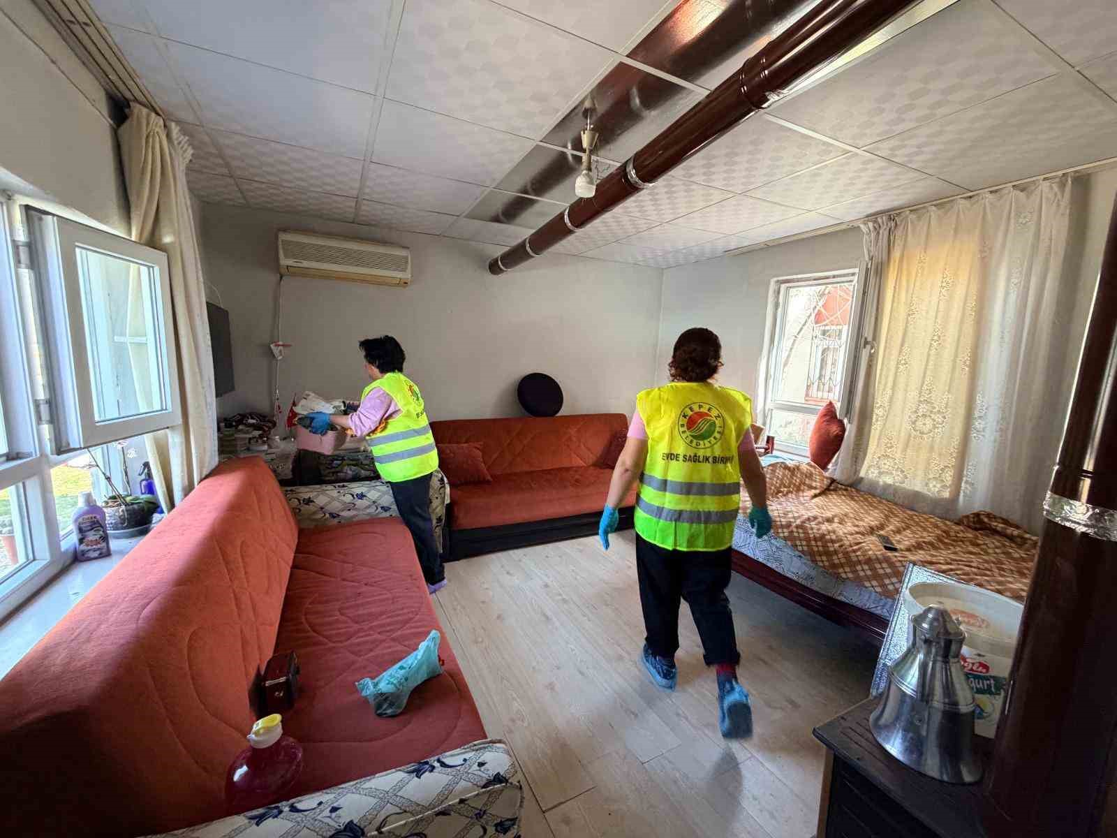 Kepez’den şehit ve gazi evlerinde bayram temizliği