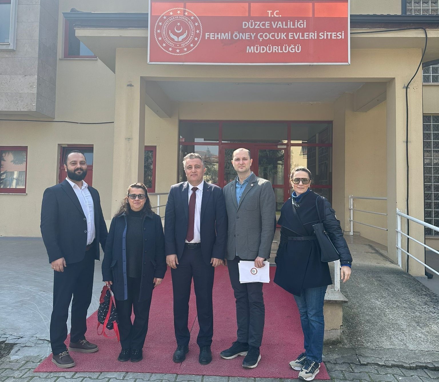 Eczacılardan Sevgi Evi’ne bayram desteği