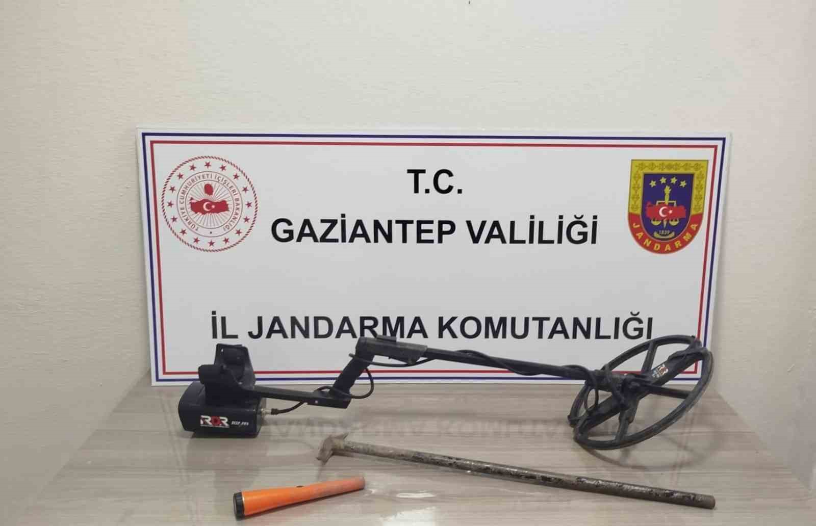 Define bulmak için kaçak kazı yapan 2 şahıs suçüstü yakalandı