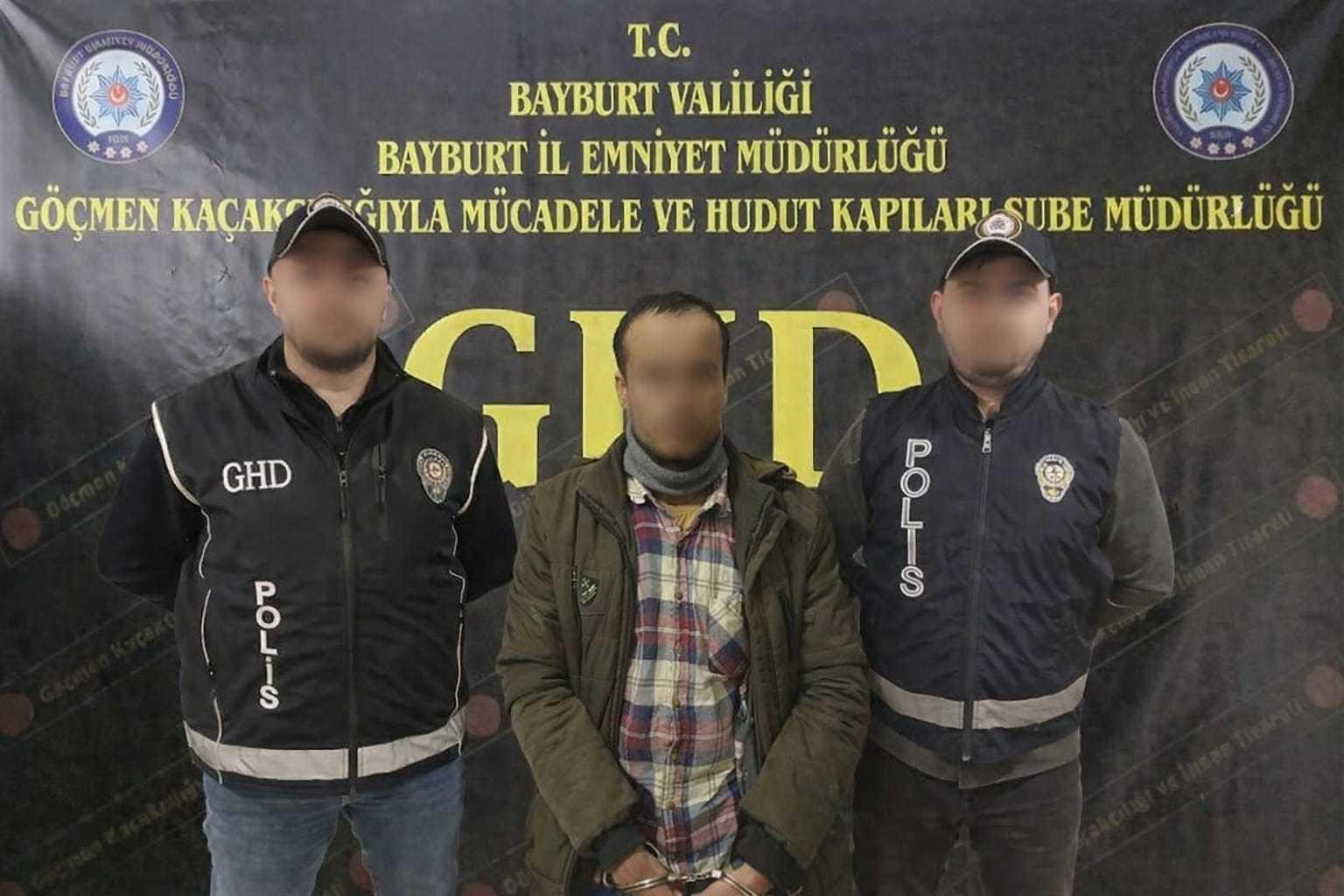 Bayburt’ta göçmen kaçakçılığı operasyonunda 5 düzensiz göçmen ile 5 şüpheli yakalandı