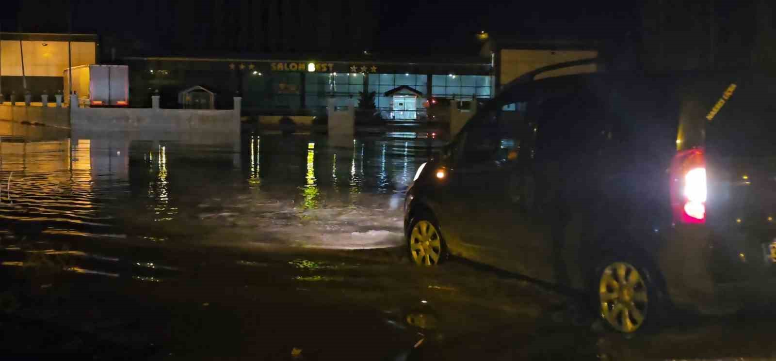 Hasköy’de sağanak ve eriyen kar su baskınlarına neden oldu