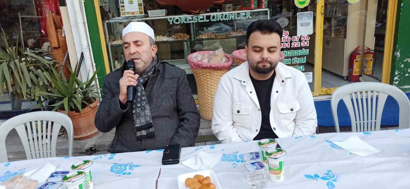 Sokak iftarında esnaf ve vatandaşlar bir araya geldi